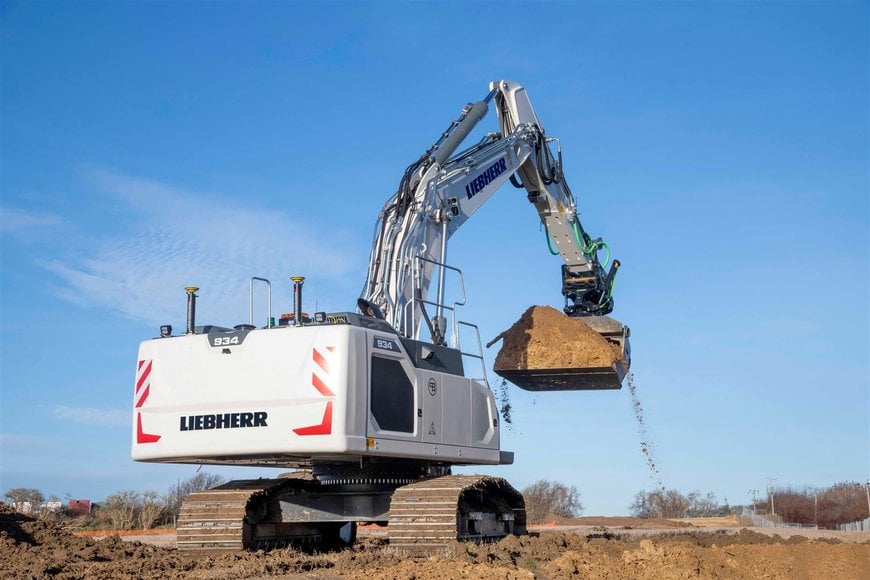 Première mondiale en Grande-Bretagne : livraison de la première pelle hydraulique Liebherr équipée d’un système de guidage Leica monté d’usine